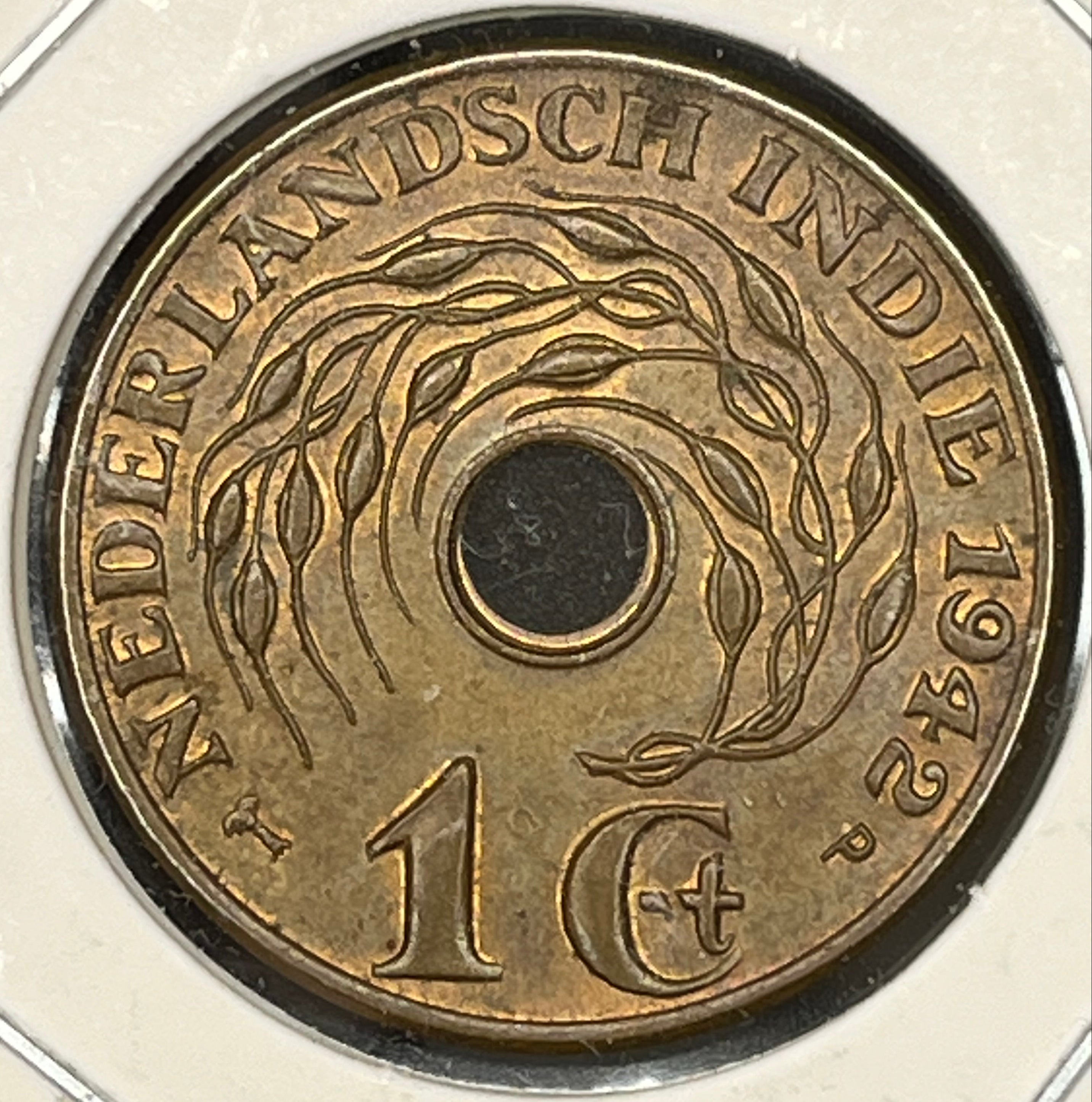 Bronze coin with 'Nederlandsch Indie' text and year 1922 on a white background